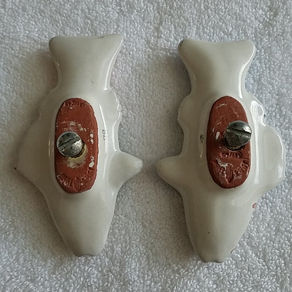 Mackenzie Childs set of 2 fish shaped drawer pulls - Picture 3 of 6